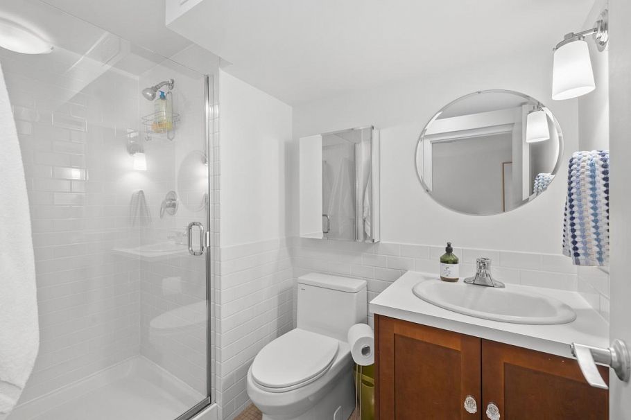 3881 W 14th Avenue Vancouver, BC - 33