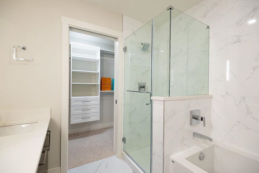 207 1633 Tatlow Avenue North Vancouver, BC - 32