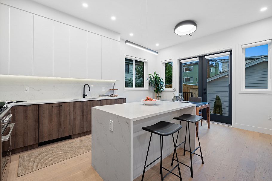 919 E 10th Avenue Vancouver, BC - 2