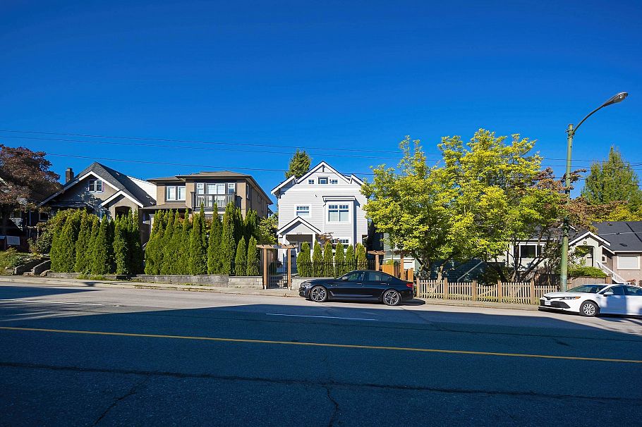 2753 Alma Street Vancouver, BC - 25