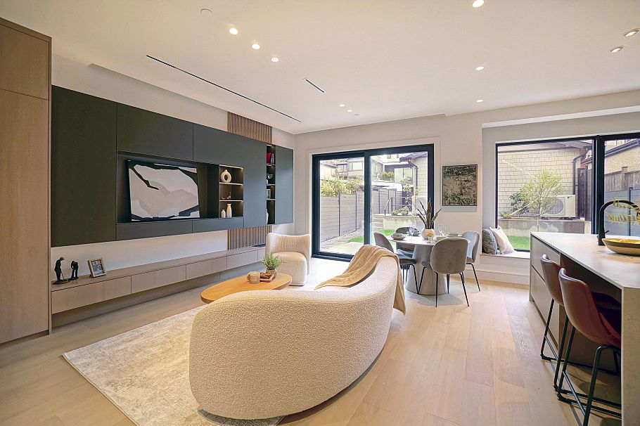 2 3460 W 14th Avenue Vancouver, BC - 5