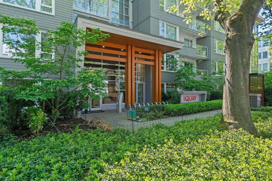 229 255 W 1st Street North Vancouver, BC - 32