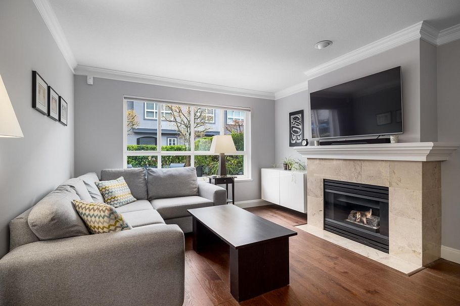 6 258 W 14th Street North Vancouver, BC - 2