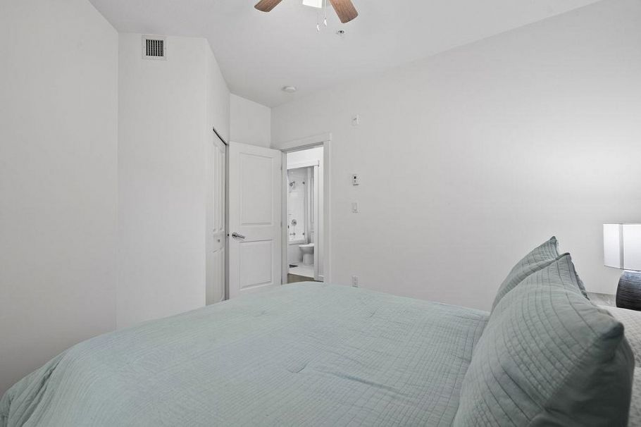 229 255 W 1st Street North Vancouver, BC - 27