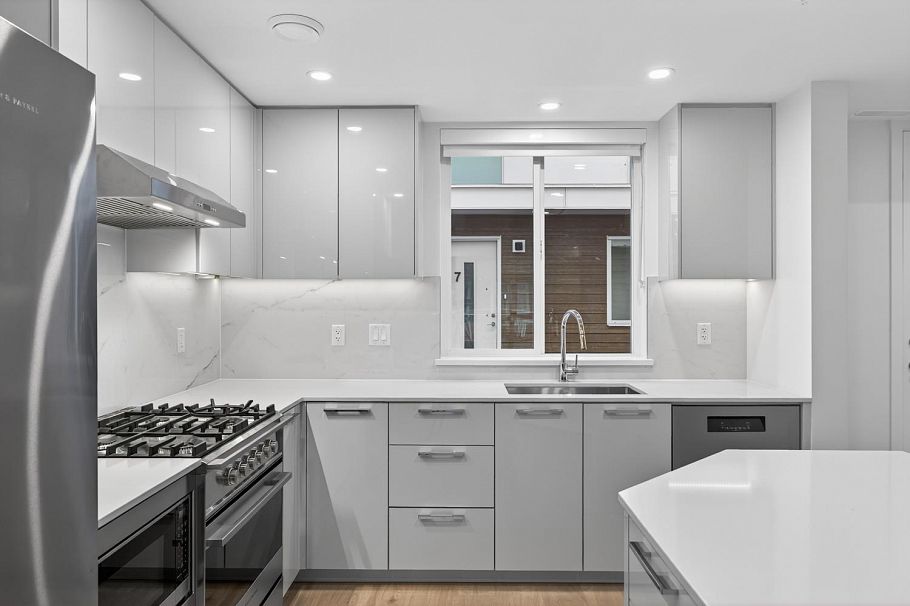 11 10333 River Drive Richmond, BC - 3