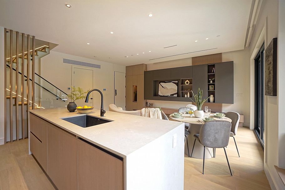 2 3460 W 14th Avenue Vancouver, BC - 9