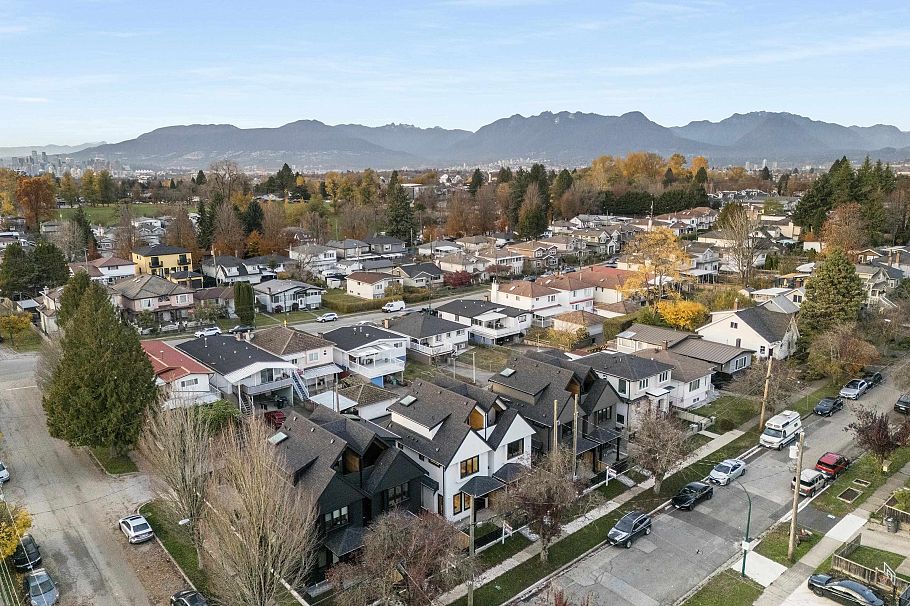 1 4885 Moss Street Vancouver, BC - 36