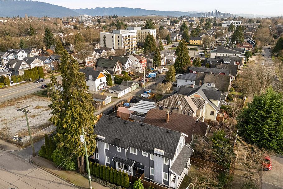 2876 Clark Drive Vancouver, BC - 30