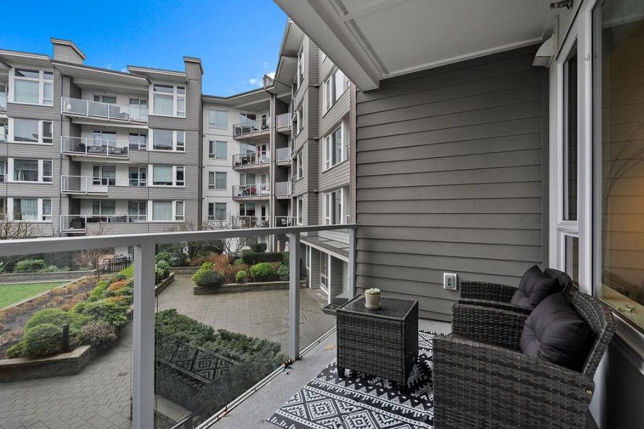 229 255 W 1st Street North Vancouver, BC - 16