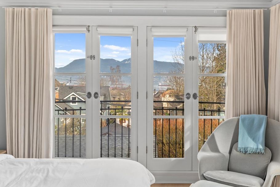 3881 W 14th Avenue Vancouver, BC - 18