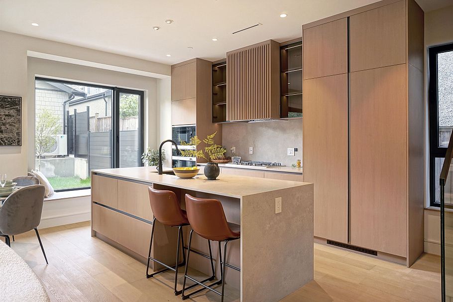 2 3460 W 14th Avenue Vancouver, BC - 6