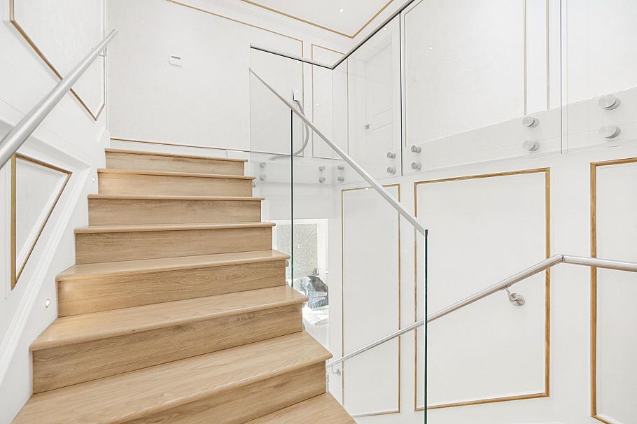 512 W 23rd Street North Vancouver, BC - 26