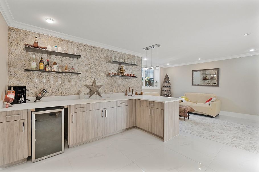 512 W 23rd Street North Vancouver, BC - 40