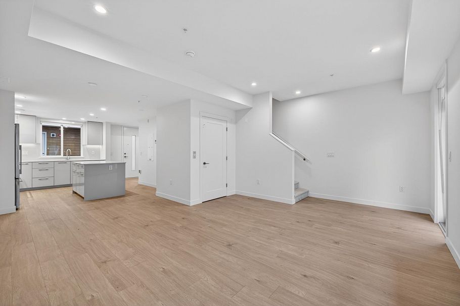 11 10333 River Drive Richmond, BC - 8