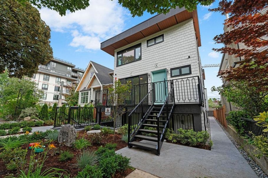 1 2282 E 8th Avenue Vancouver, BC - 16