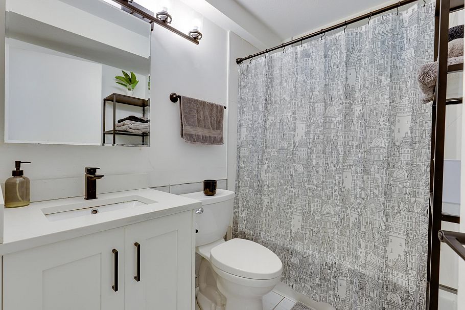 1400 Riverside Drive North Vancouver, BC - 31