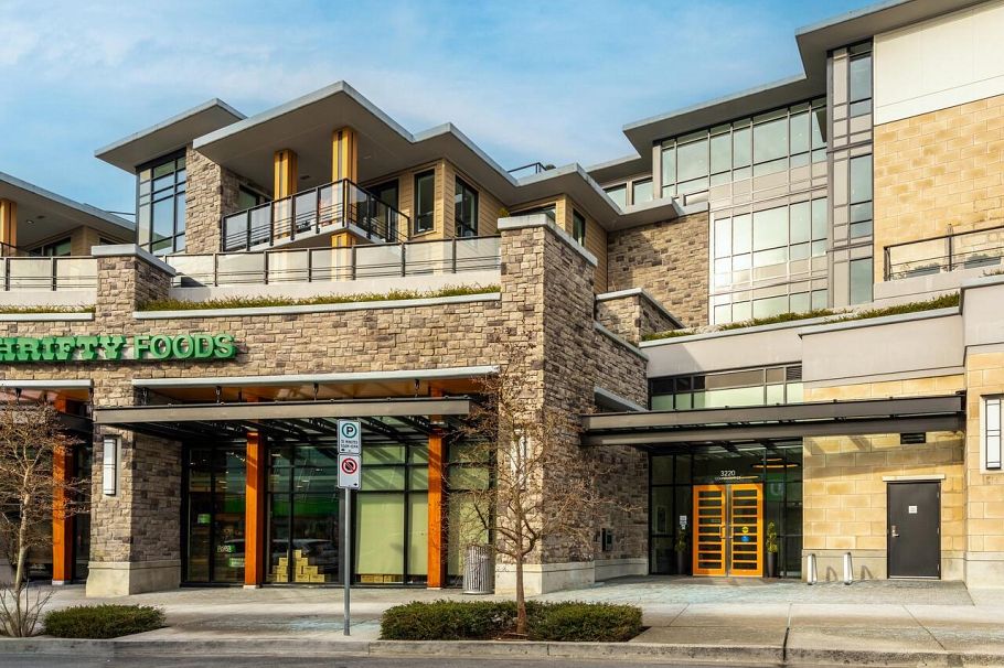 302 3220 Connaught Crescent North Vancouver, BC - 1