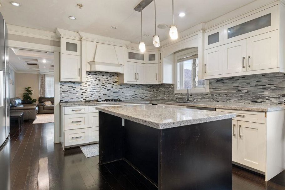 8363 Victoria Drive Vancouver, BC - 4