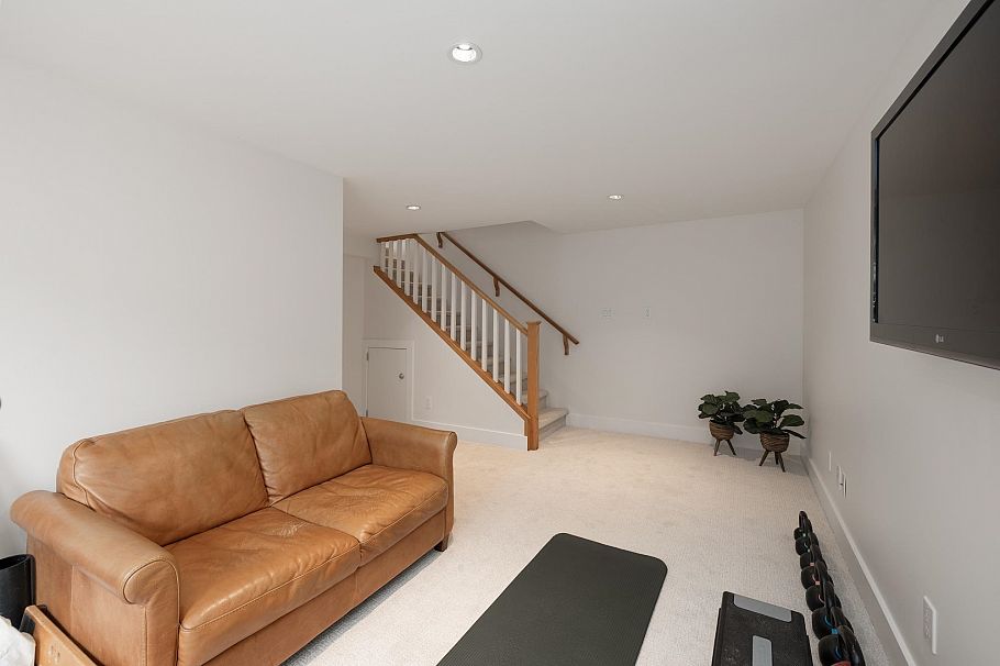 518 E 7th Street North Vancouver, BC - 29