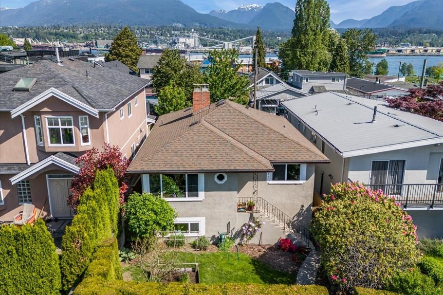 2925 Mcgill Street Vancouver, BC - 1