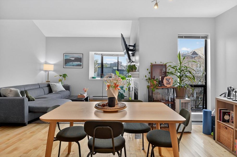 311 1922 W 7th Avenue Vancouver, BC - 7