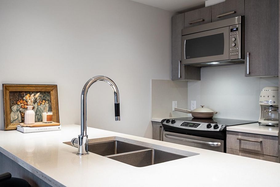 360 955 E Hastings Street Vancouver, BC - 6