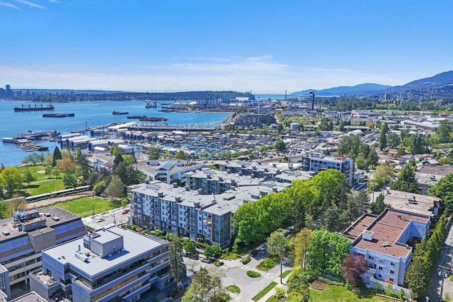 229 255 W 1st Street North Vancouver, BC - 35