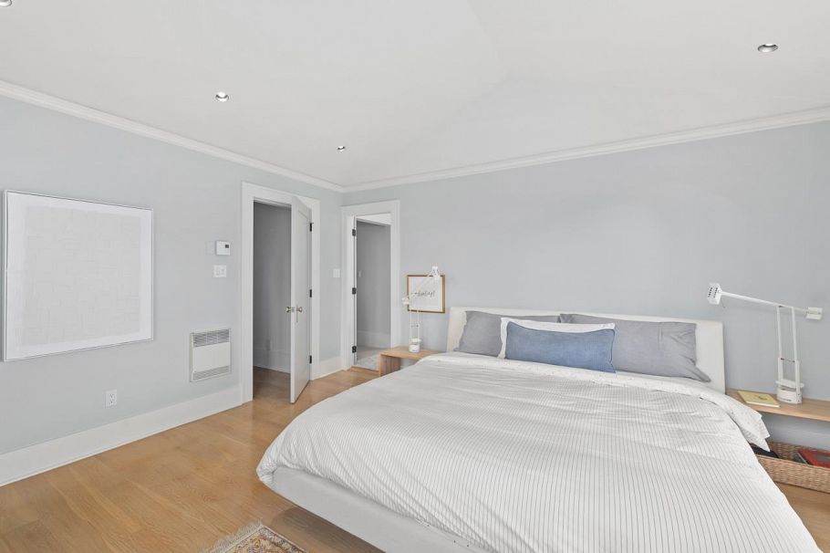 3881 W 14th Avenue Vancouver, BC - 23