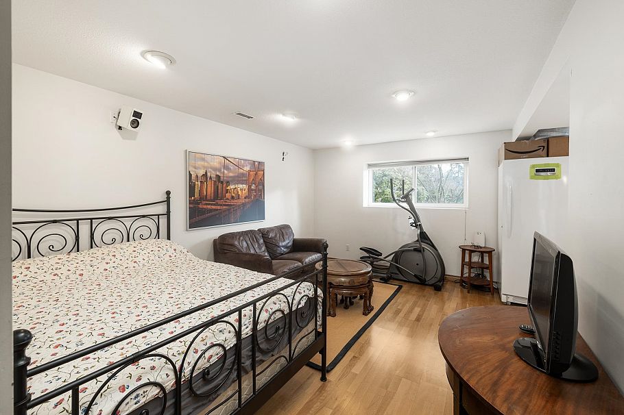 2041 Tompkins Crescent North Vancouver, BC - 24