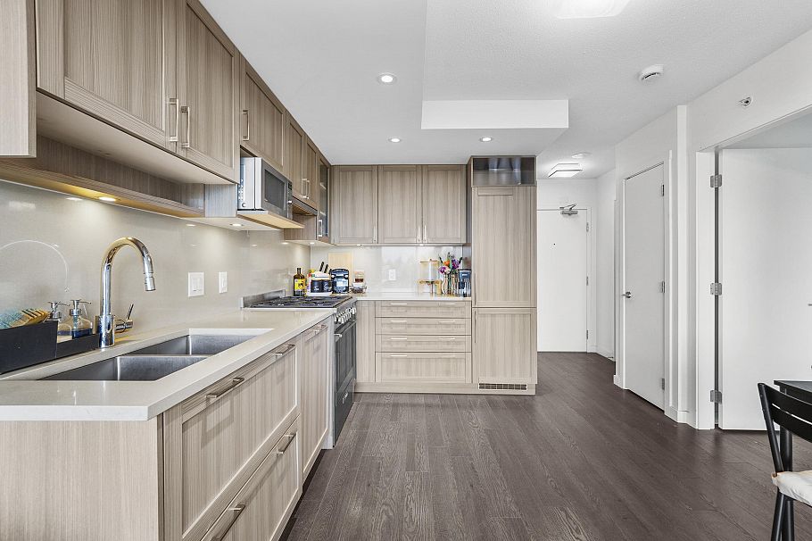 910 5470 Ormidale Street Vancouver, BC - 3