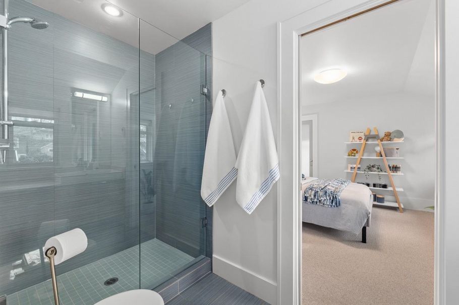 3881 W 14th Avenue Vancouver, BC - 27