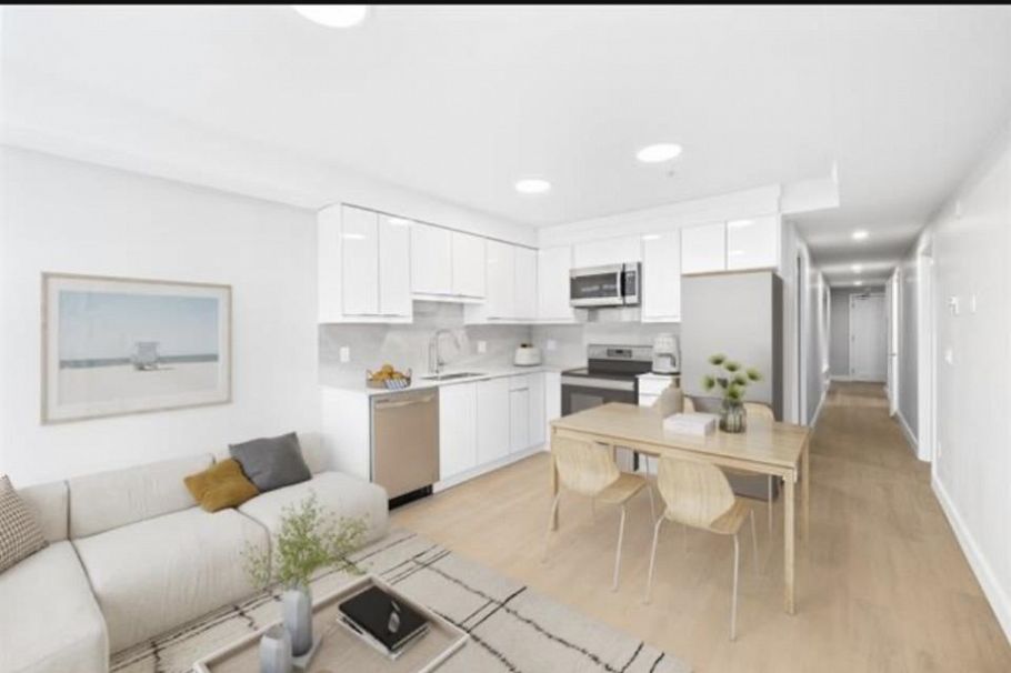 302 3050 Kingsway Road Vancouver, BC - 3