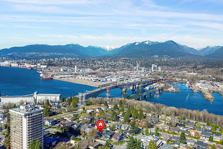 3775 Trinity Street Burnaby, BC - 1