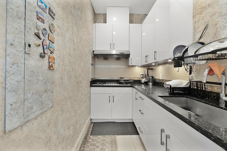 512 W 23rd Street North Vancouver, BC - 16