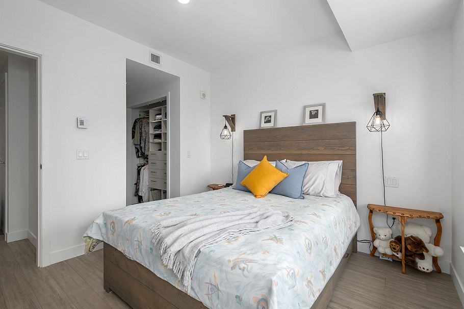 111 747 E 3rd Street North Vancouver, BC - 21