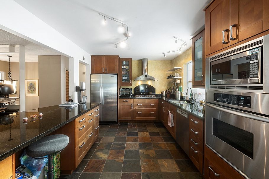 2041 Tompkins Crescent North Vancouver, BC - 12