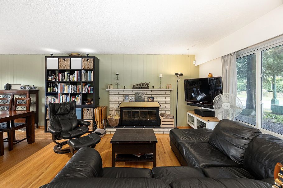2041 Tompkins Crescent North Vancouver, BC - 1