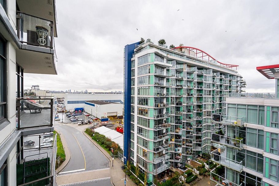 905 172 Victory Ship Way North Vancouver, BC - 20
