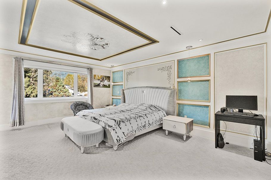 512 W 23rd Street North Vancouver, BC - 29