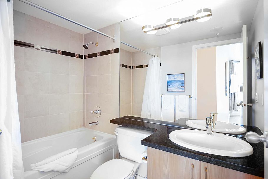 2907 193 Aquarius Mews Vancouver, BC - 24