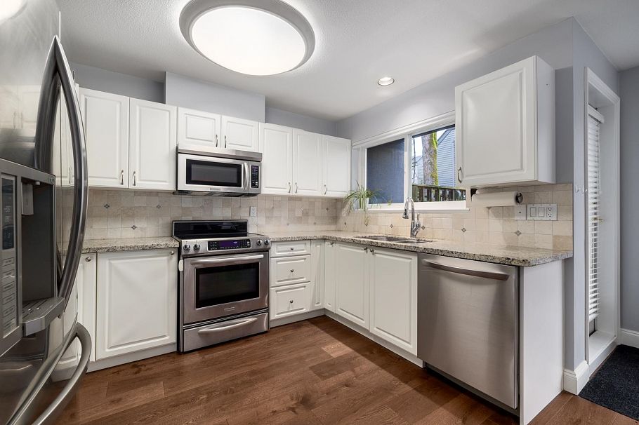 6 258 W 14th Street North Vancouver, BC - 9