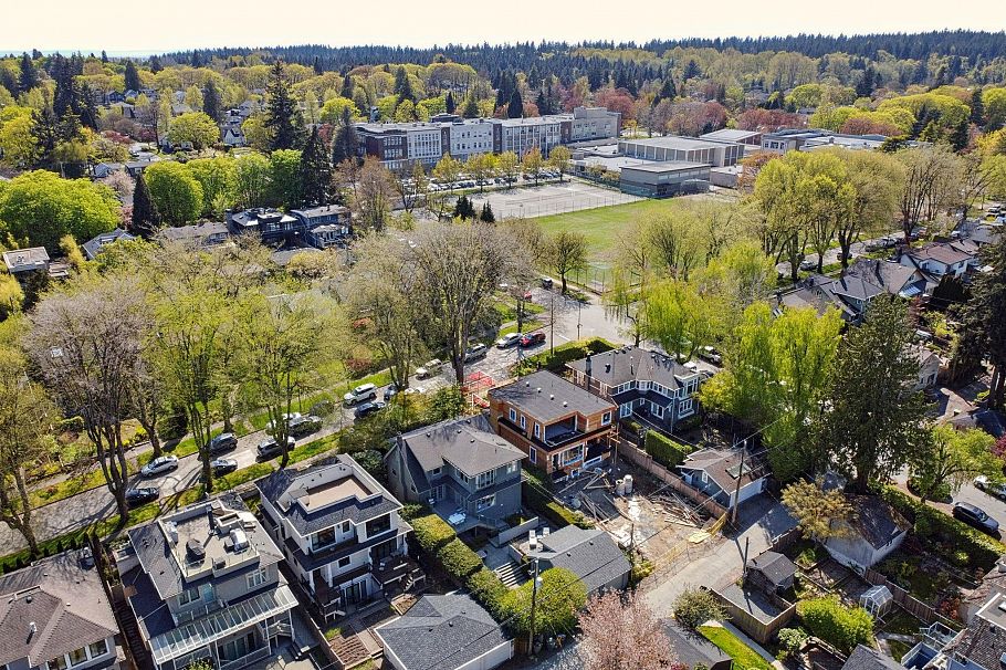 3881 W 14th Avenue Vancouver, BC - 37