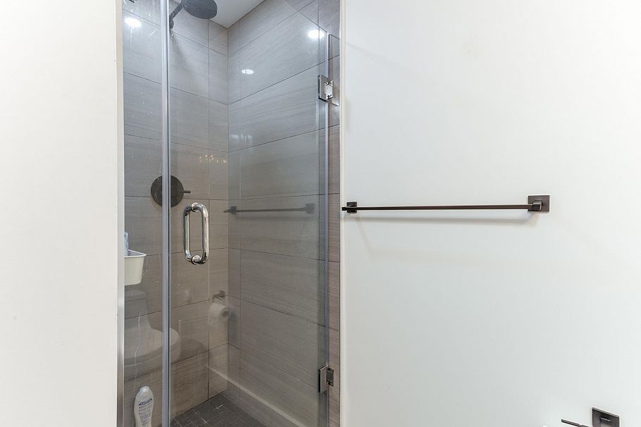 2488 E 34th Avenue Vancouver, BC - 27