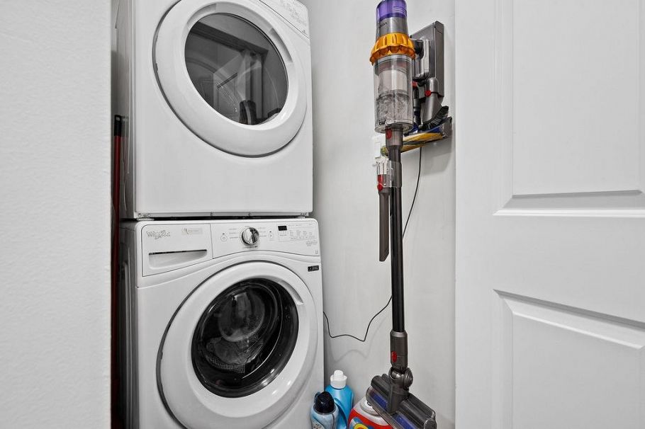 229 255 W 1st Street North Vancouver, BC - 29