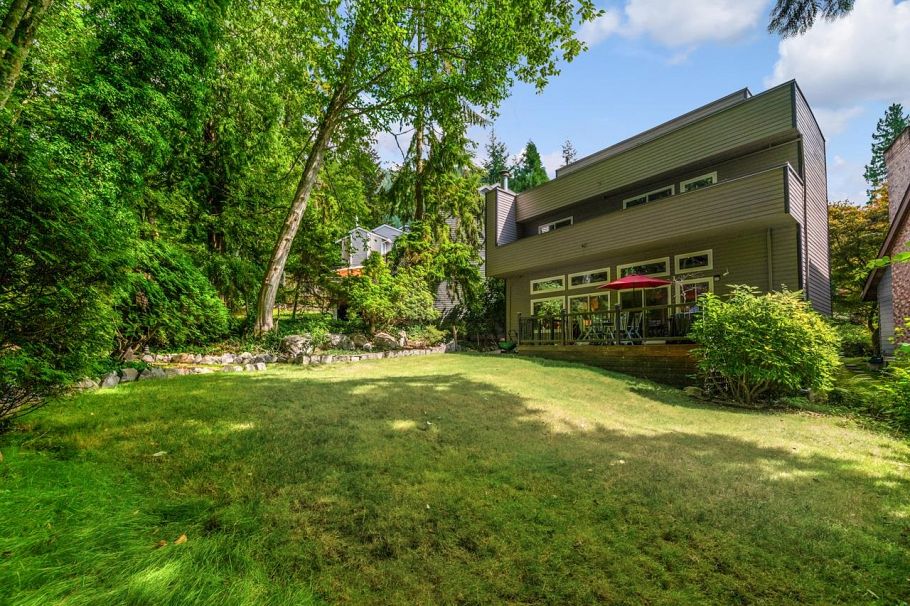 5655 White Pine Lane North Vancouver, BC - 37