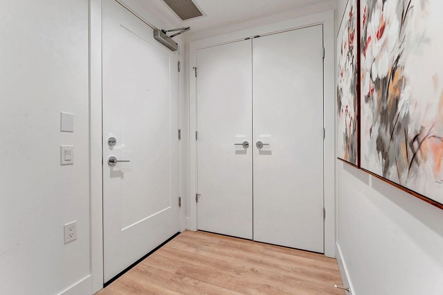 105 2325 Emery Court North Vancouver, BC - 2