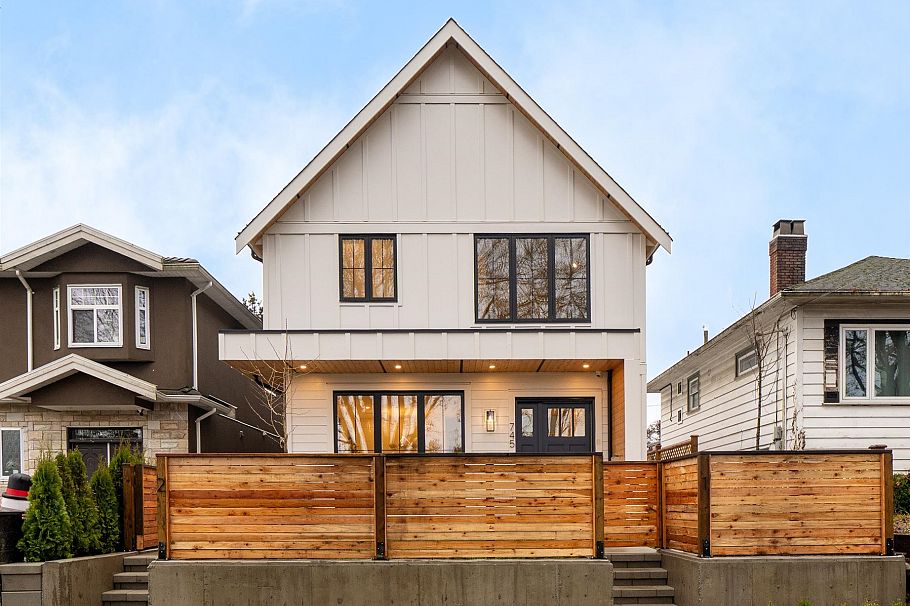 2 745 Skeena Street Vancouver, BC - 1