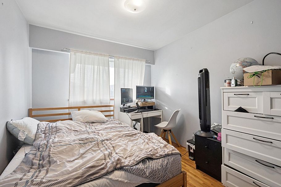 328 E 18th Street North Vancouver, BC - 11