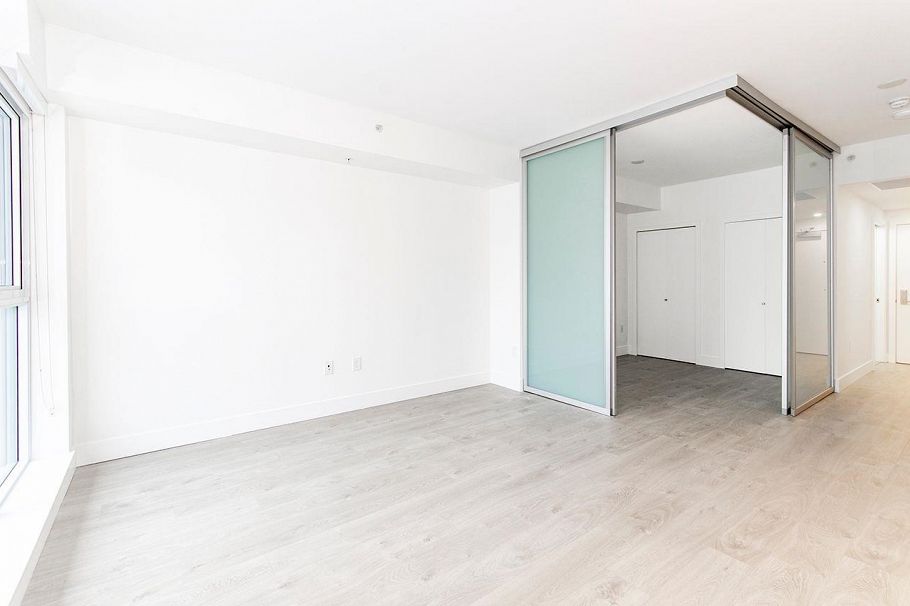 208 2435 Kingsway Street Vancouver, BC - 4