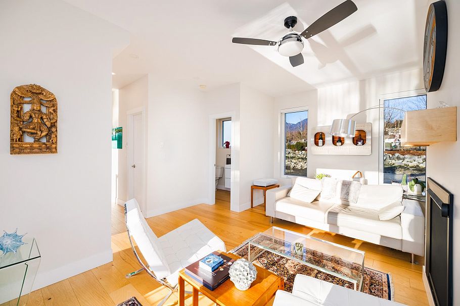 JNW04 415 Esplanade W North Vancouver, BC - 12